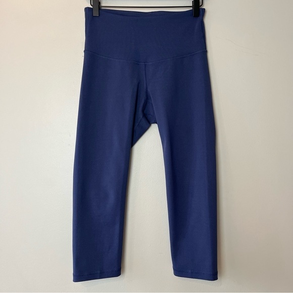 Old Navy Blue Cropped Athletic Leggings Medium - Picture 1 of 9